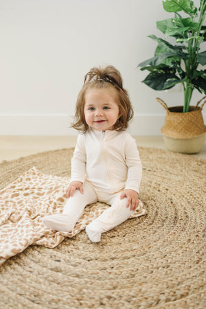 Cozy Zipper Footie Sleeper | Seashell - LITTLEMISSDESSA